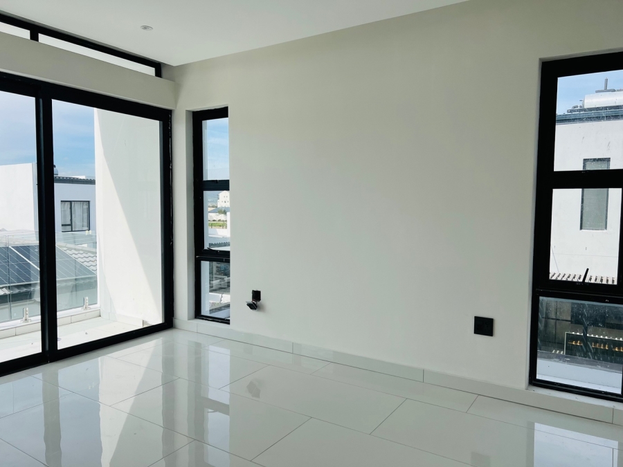  Bedroom Property for Sale in Sandown Western Cape